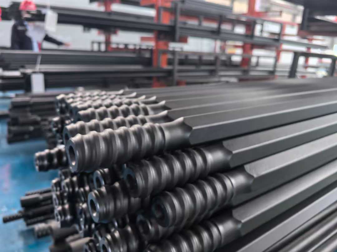 地质钻杆,螺旋钻杆,三棱钻杆,煤钻杆,金刚石复合片钻头,锚杆钻头等，规格齐全!实力厂家,值得信赖!公司集研发-生产-销售-售后为一体，欢迎广大客户采购