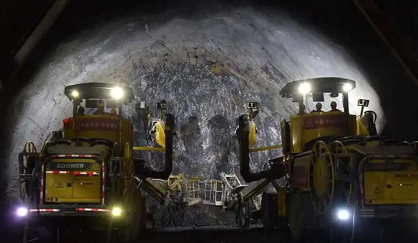 地质钻杆,螺旋钻杆,三棱钻杆,煤钻杆,金刚石复合片钻头,锚杆钻头等，规格齐全!实力厂家,值得信赖!公司集研发-生产-销售-售后为一体，欢迎广大客户采购