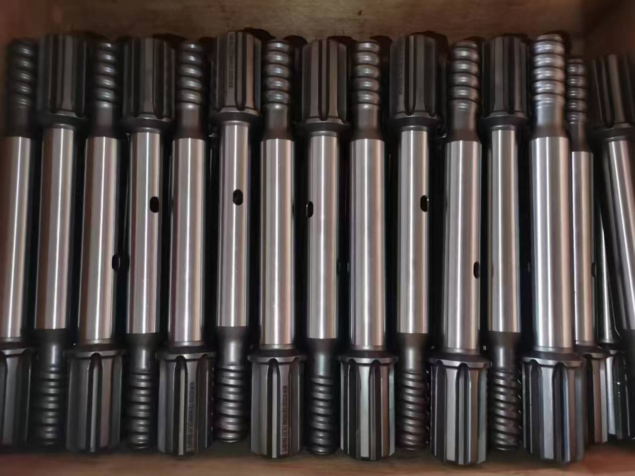 地质钻杆,螺旋钻杆,三棱钻杆,煤钻杆,金刚石复合片钻头,锚杆钻头等，规格齐全!实力厂家,值得信赖!公司集研发-生产-销售-售后为一体，欢迎广大客户采购