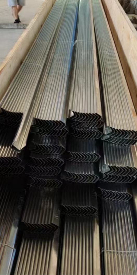 地质钻杆,螺旋钻杆,三棱钻杆,煤钻杆,金刚石复合片钻头,锚杆钻头等，规格齐全!实力厂家,值得信赖!公司集研发-生产-销售-售后为一体，欢迎广大客户采购