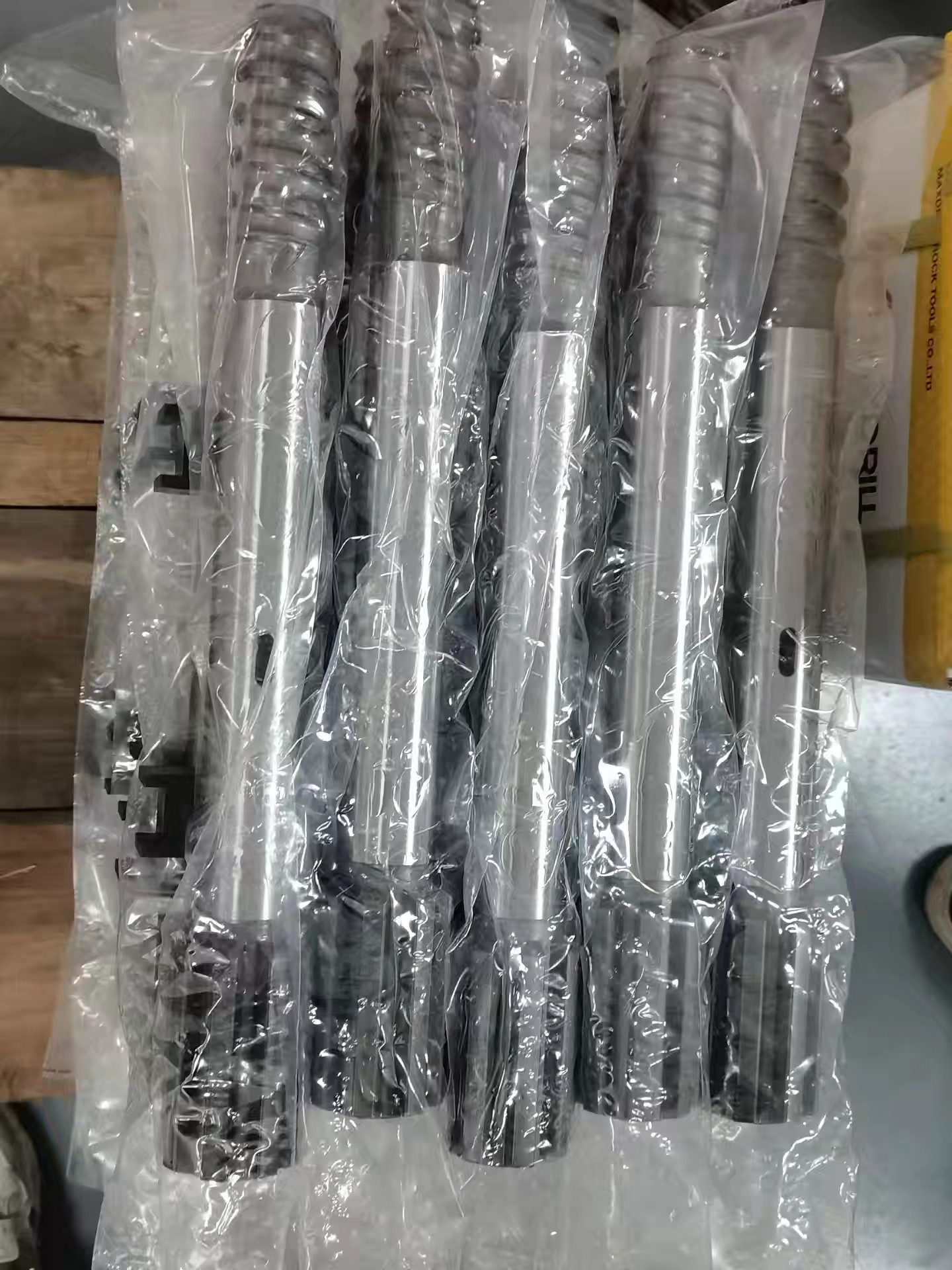 地质钻杆,螺旋钻杆,三棱钻杆,煤钻杆,金刚石复合片钻头,锚杆钻头等，规格齐全!实力厂家,值得信赖!公司集研发-生产-销售-售后为一体，欢迎广大客户采购