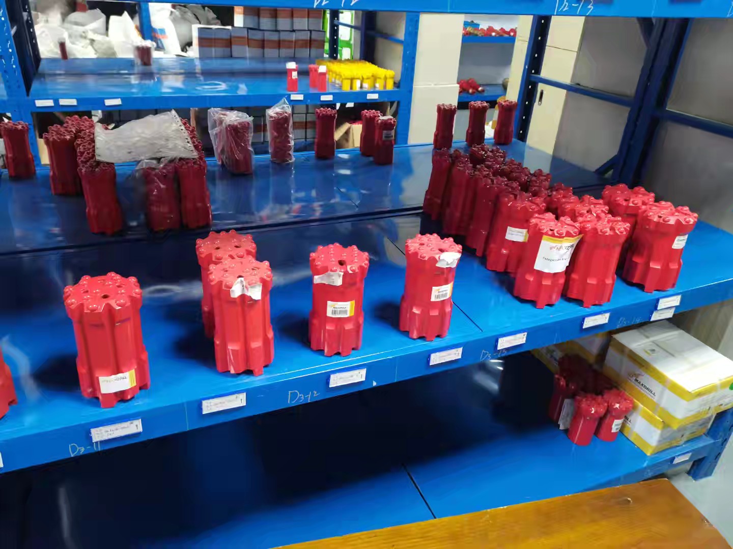 地质钻杆,螺旋钻杆,三棱钻杆,煤钻杆,金刚石复合片钻头,锚杆钻头等，规格齐全!实力厂家,值得信赖!公司集研发-生产-销售-售后为一体，欢迎广大客户采购